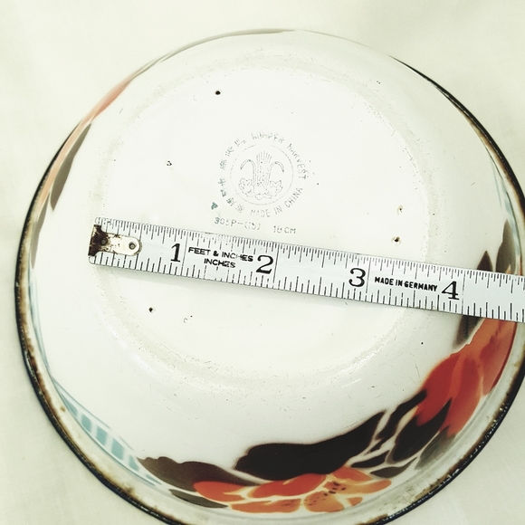 Vtg. Enamel Bowl. Orange Red Flower. Blue details. - Picture 3 of 6